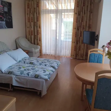 Romai Lakopark Pool Apartman Apartman